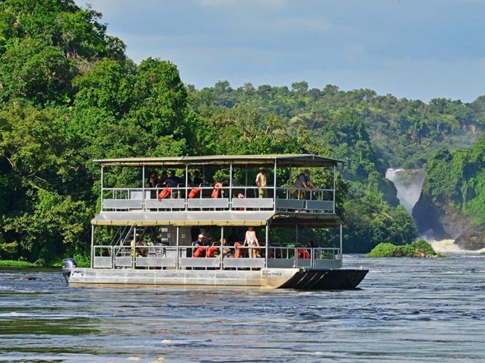 Boat cruising at murchison